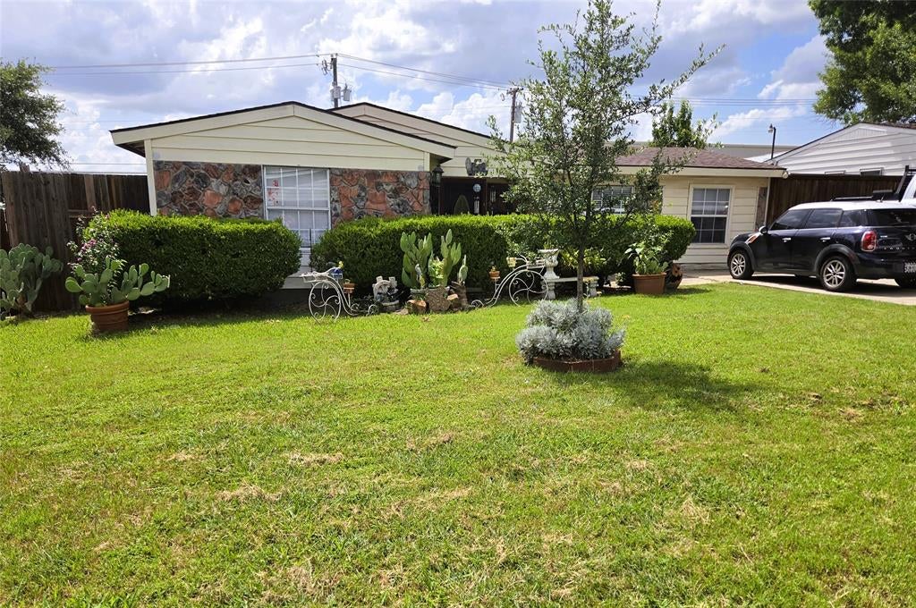 13973 Bee St, Farmers Branch, TX 75234