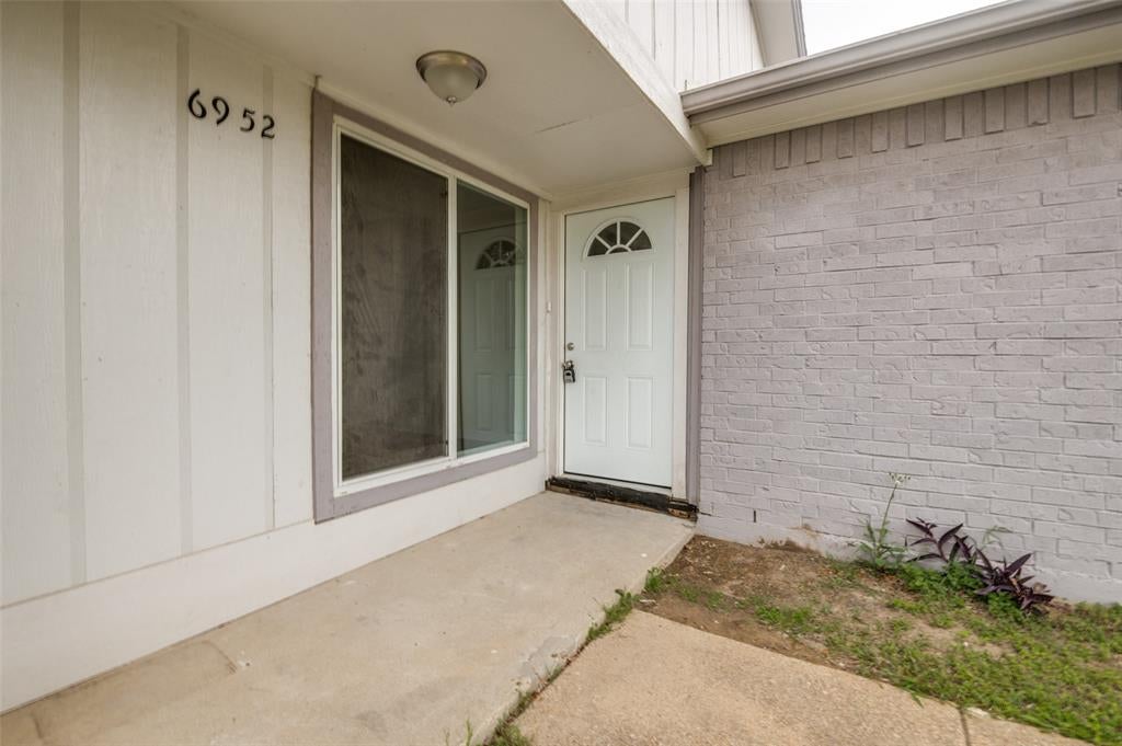 6952 Sammy Cir, Dallas, TX 75237 photo