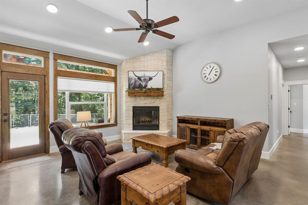 6912 Circle Dr, Bonham, TX 75418 photo