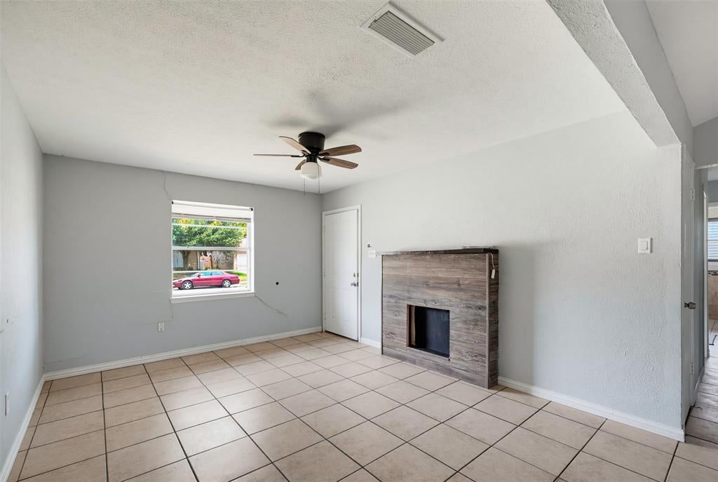 1208 E Timberview Ln, Arlington, TX 76014 photo