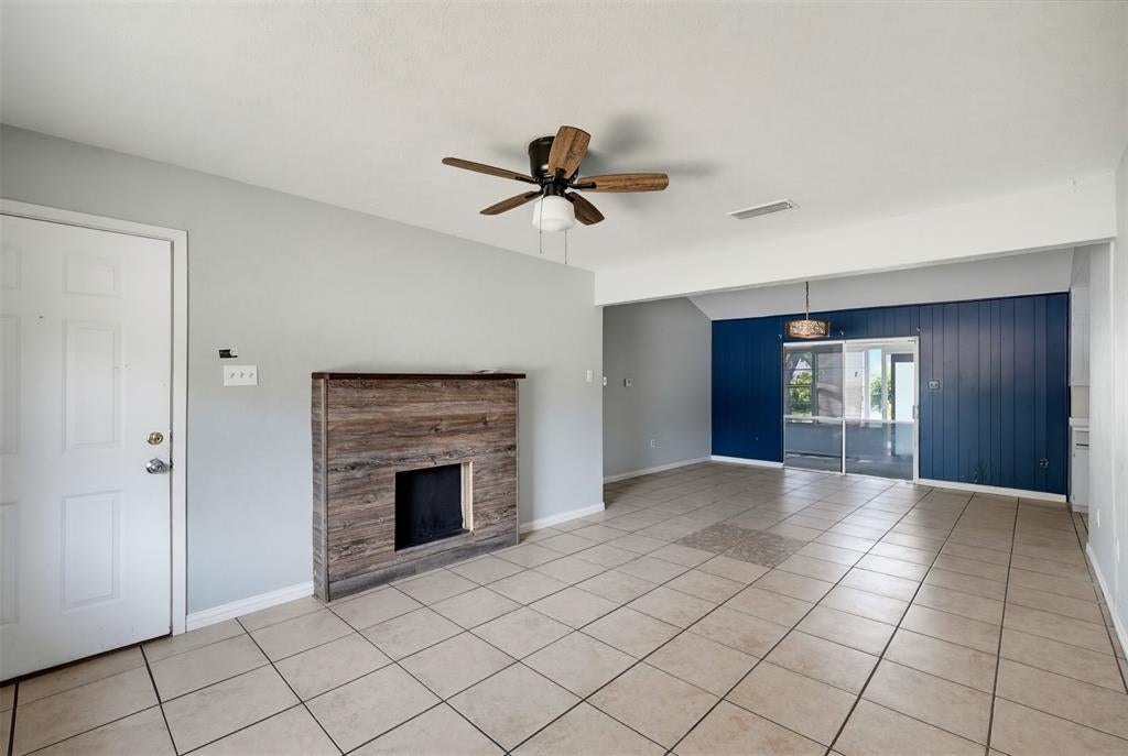 1208 E Timberview Ln, Arlington, TX 76014 photo