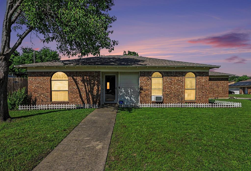 8553 James Ct, White Settlement, TX 76108