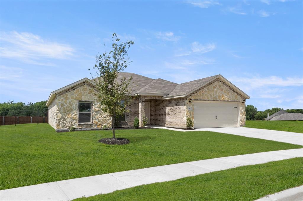 2613 River Bank Dr, Burleson, TX 76028