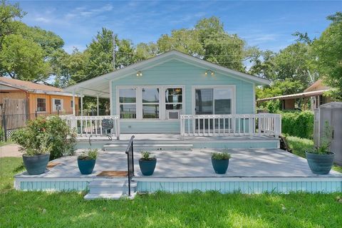 Single Family Residence in Weatherford TX 2425 E Lake Drive.jpg