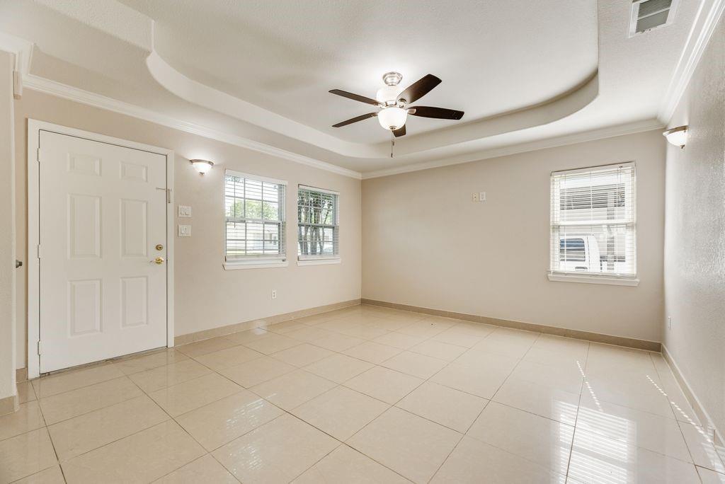 121 Dallas Dr, Euless, TX 76039 photo