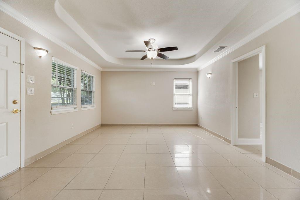 121 Dallas Dr, Euless, TX 76039 photo