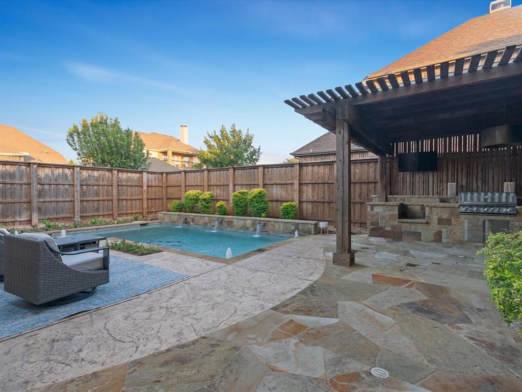 417 Mordred Ln, Lewisville, TX 75056 photo