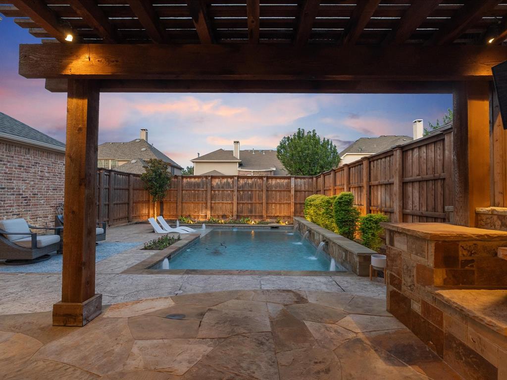 417 Mordred Ln, Lewisville, TX 75056 photo