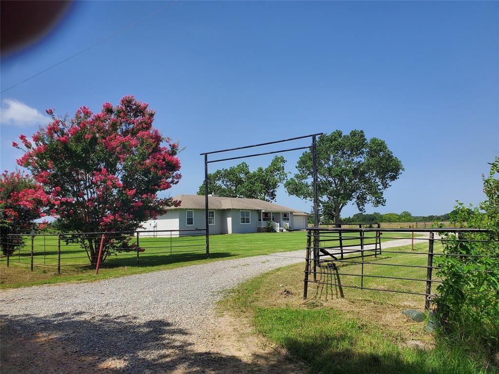 1343 County Road 2230, Ivanhoe, TX 75447