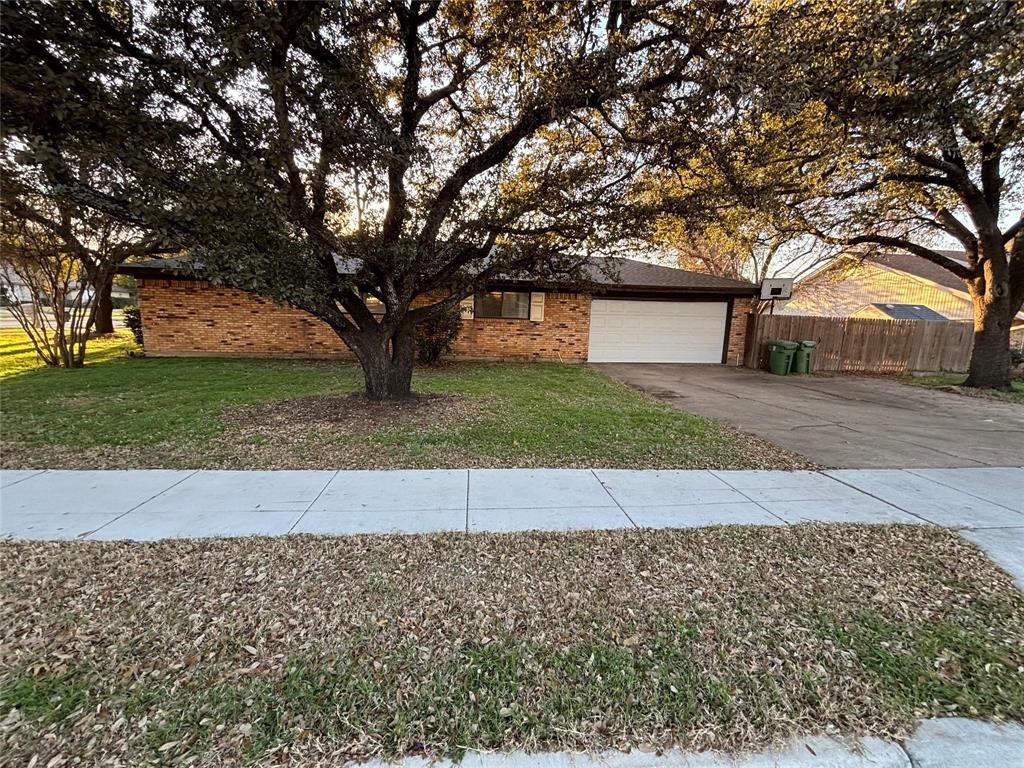 6533 Riviera Dr, North Richland Hills, TX 76180
