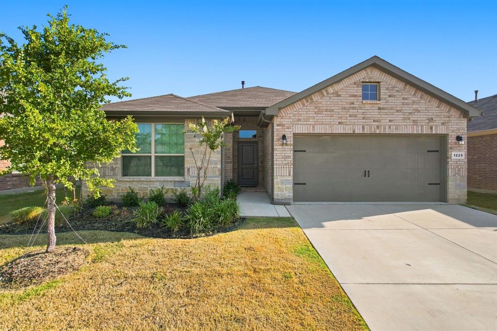 1225 Lisburn Dr, Fort Worth, TX 76247