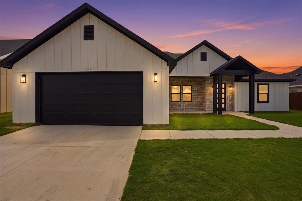544 Highview Ct, Godley, TX 76044