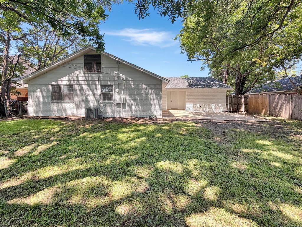 305 Deer Creek Rd, Everman, TX 76140 photo