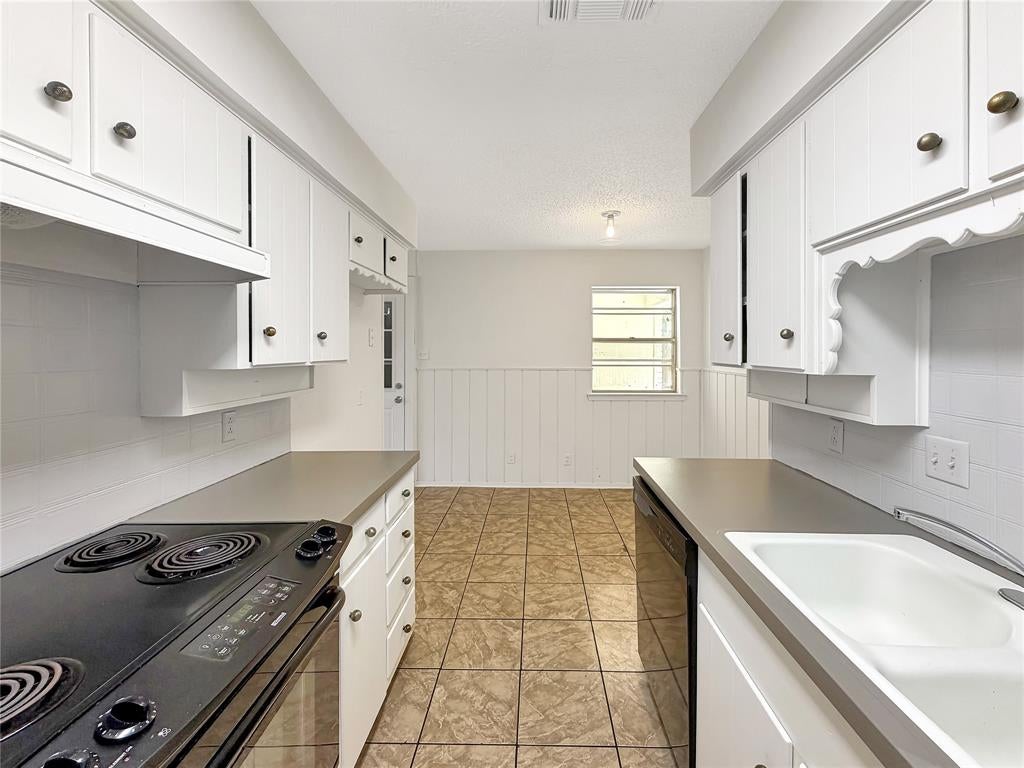 305 Deer Creek Rd, Everman, TX 76140 photo