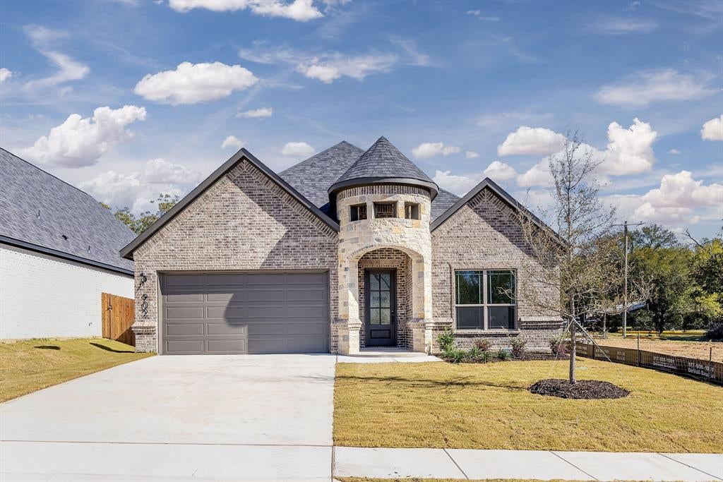 902 Boston Ln, River Oaks, TX 76114