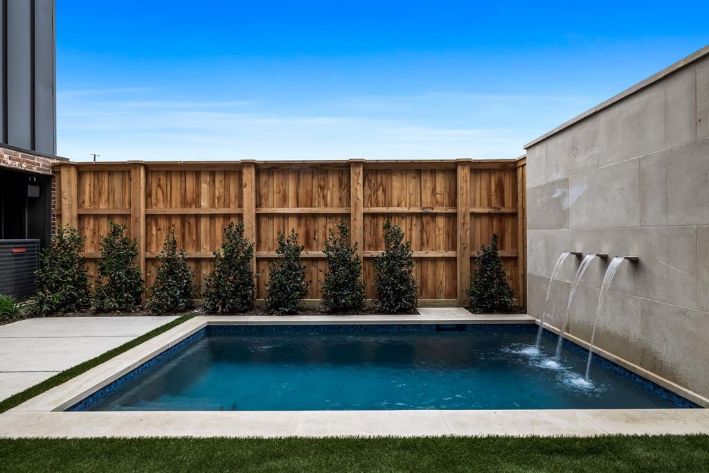 1852 Mecca St, Dallas, TX 75206 photo