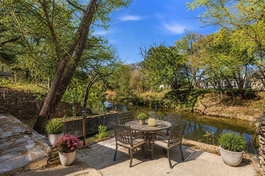 2808 Sky Harbor Dr, Granbury, TX 76049