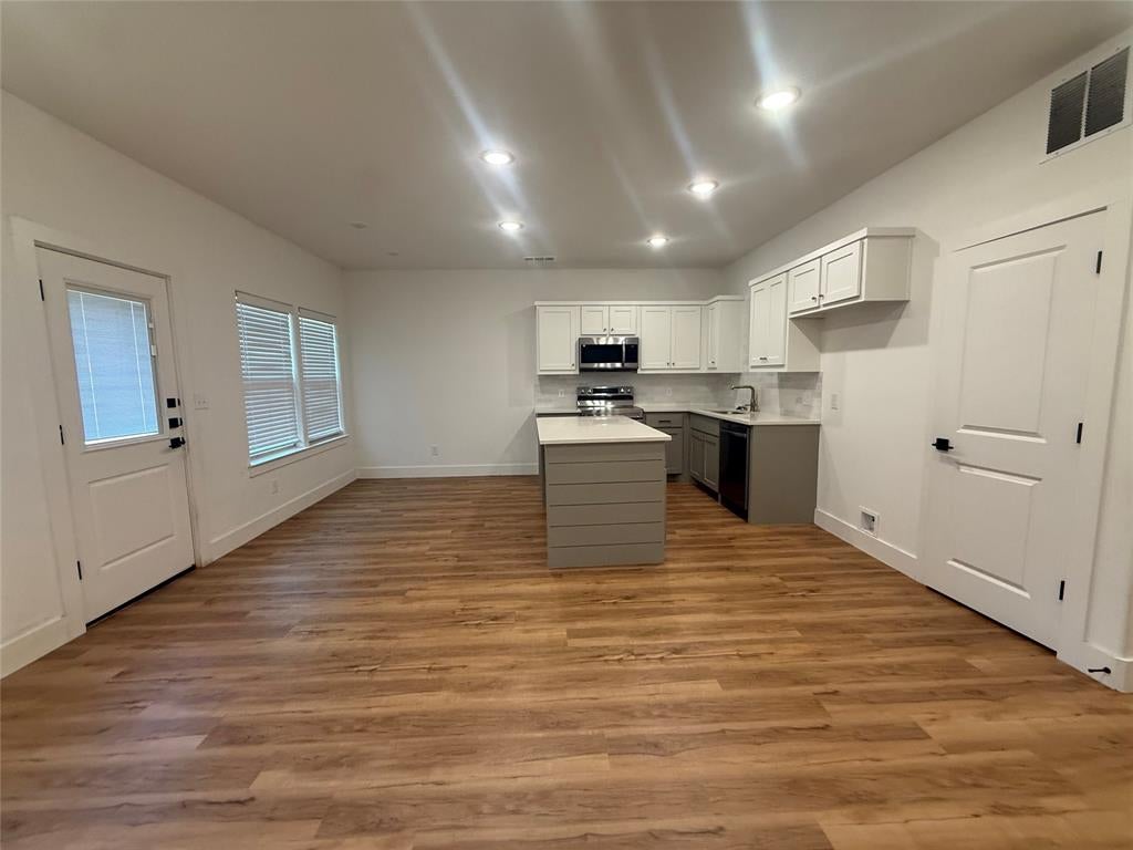 905 E 10 St, Bonham, TX 75418 photo