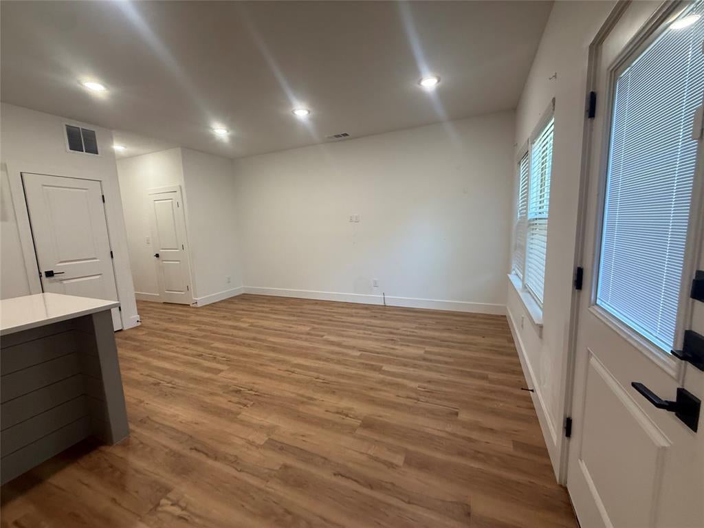 905 E 10 St, Bonham, TX 75418 photo