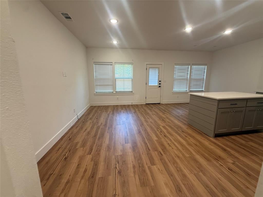 905 E 10 St, Bonham, TX 75418 photo