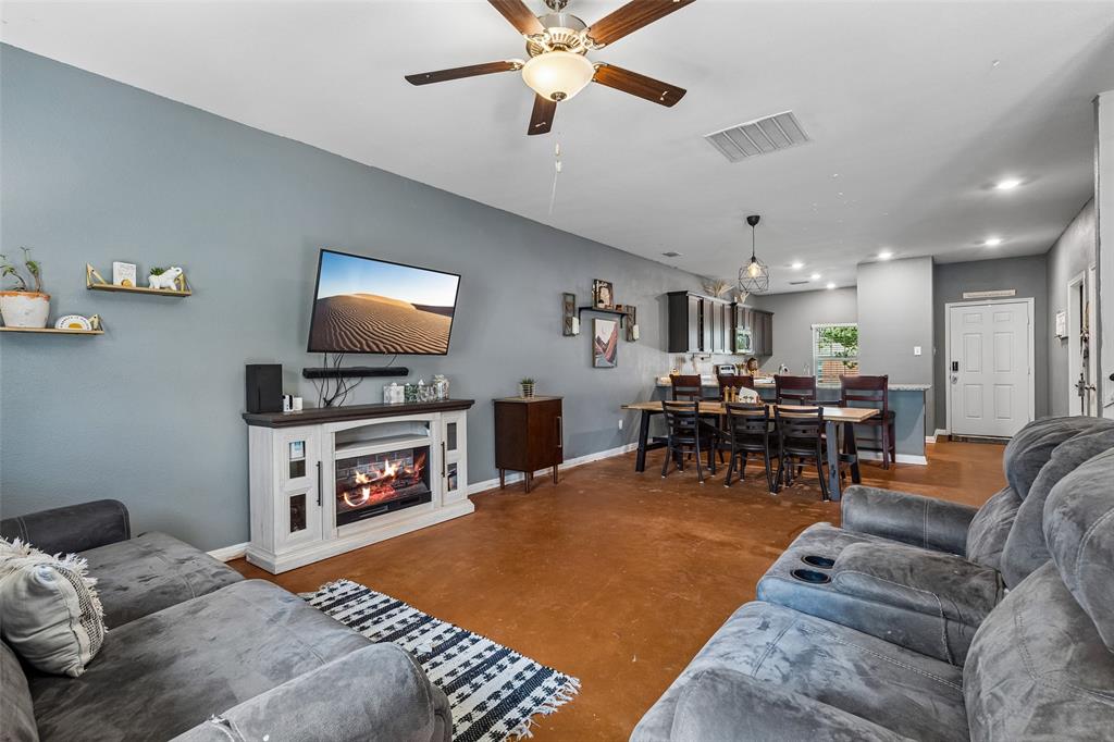 148 Bandana Cir, Newark, TX 76071 photo