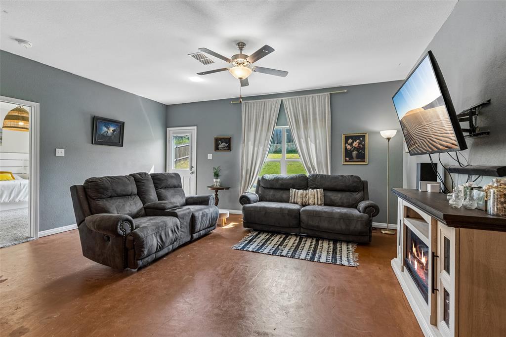 148 Bandana Cir, Newark, TX 76071 photo