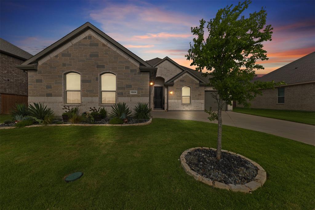 1029 Greencove Dr, Midlothian, TX 76065