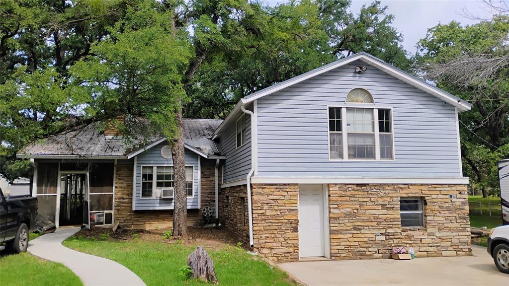 921 Sportsman Park Rd, Azle, TX 76020