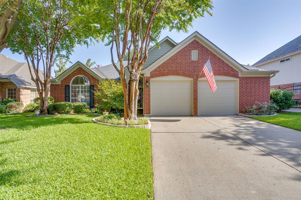 6904 Spring Valley Way, Fort Worth, TX 76132