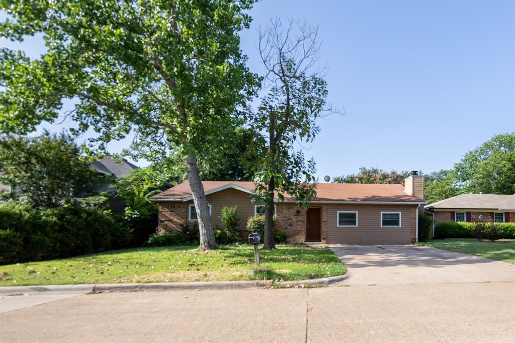 2303 April Ln, Grand Prairie, TX 75050 photo