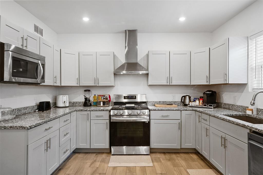 5405 N Arcadia Dr, Dallas, TX 75211 photo