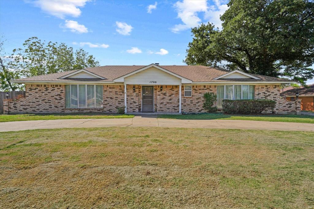 1700 Northcrest Dr, Arlington, TX 76012 photo