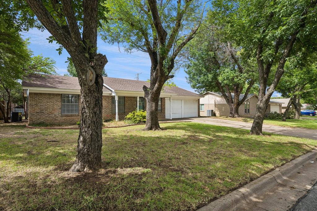 936 Springdale Rd, Bedford, TX 76021 photo