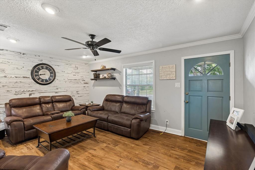 936 Springdale Rd, Bedford, TX 76021 photo