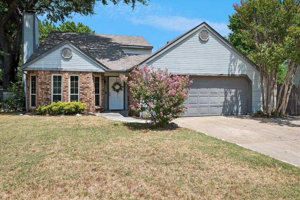 109 Clove Ln, Euless, TX 76039