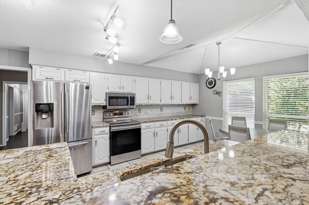 629 Park Ln, Highland Village, TX 75077