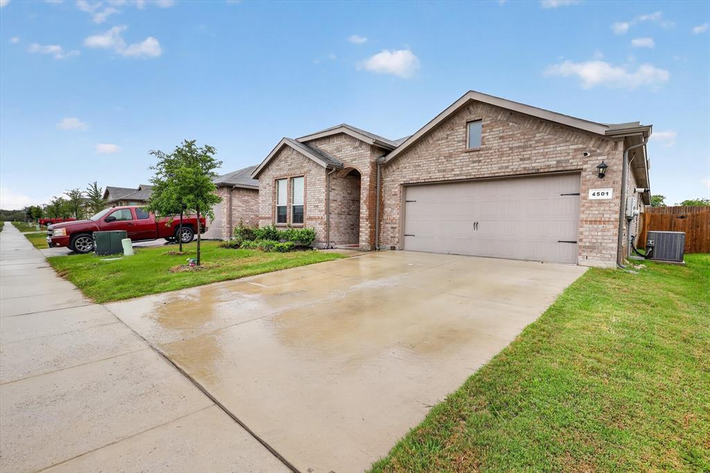 4501 Corktree Ln, Fort Worth, TX 76036