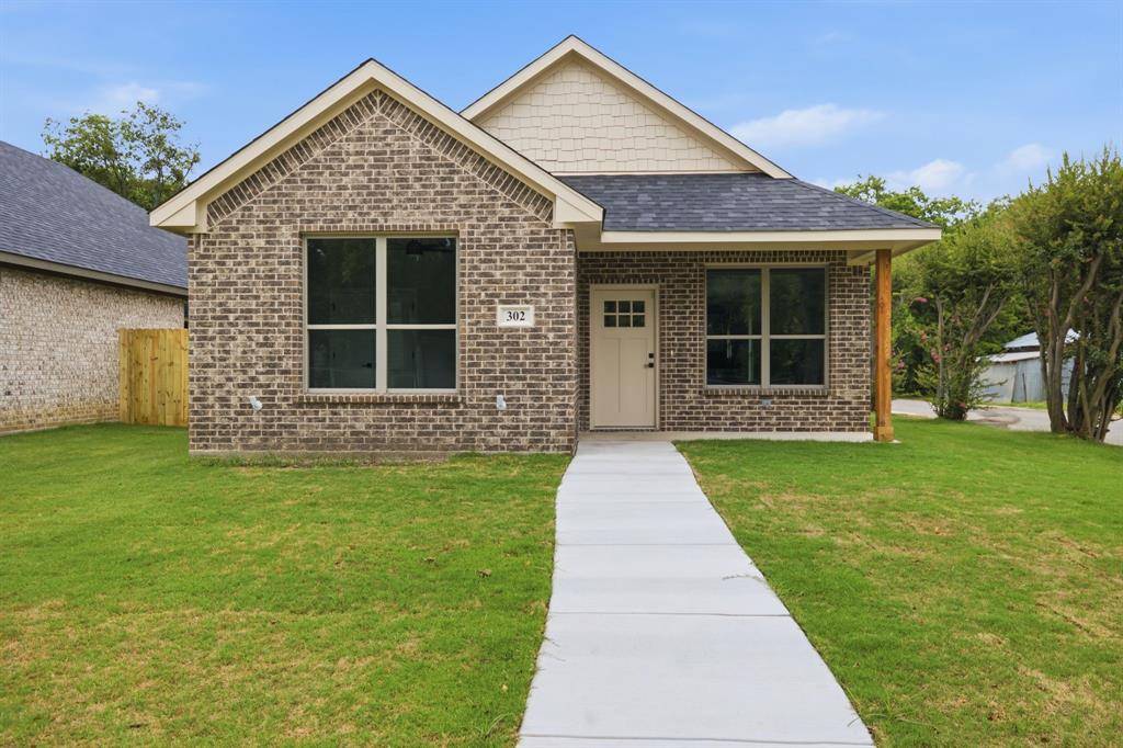 302 Evans St, Cleburne, TX 76031