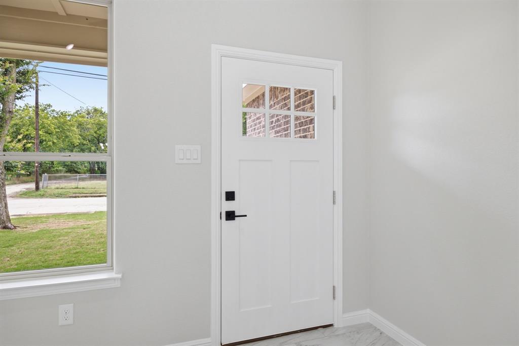 302 Evans St, Cleburne, TX 76031 photo