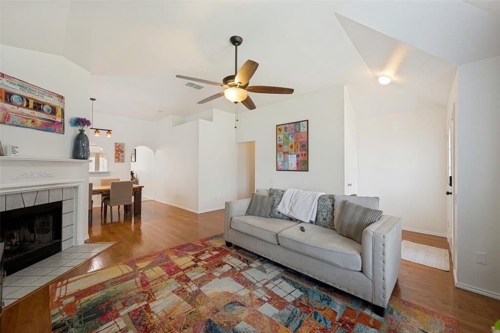 820 Wyndham Pl, Arlington, TX 76017 photo