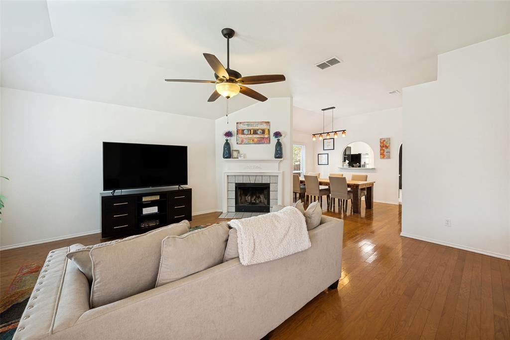820 Wyndham Pl, Arlington, TX 76017 photo