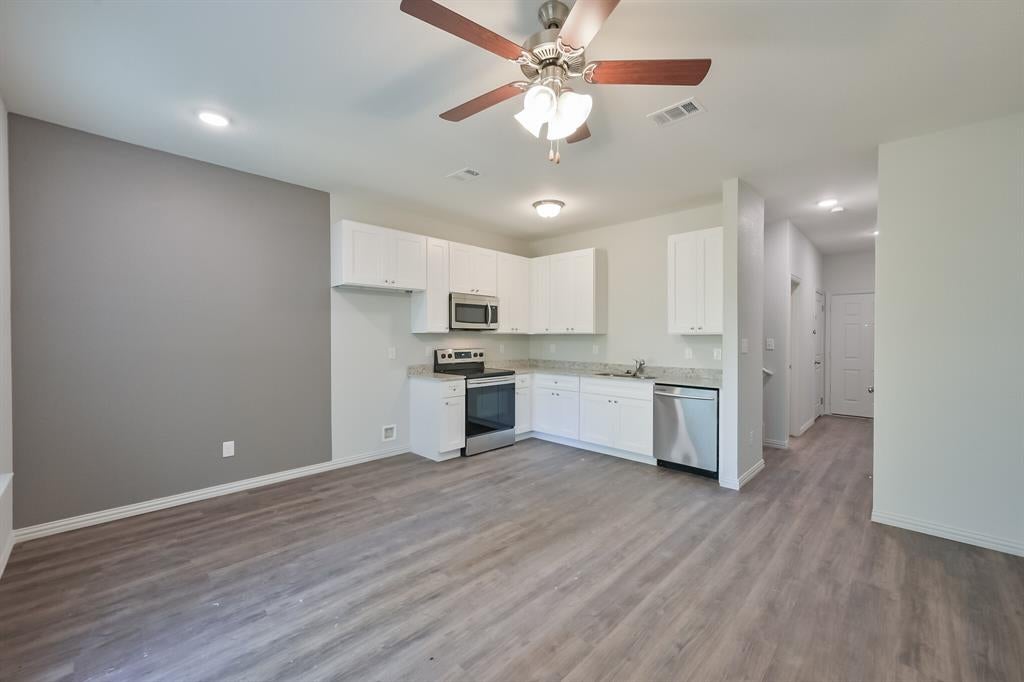 1728 E Powell Ave, Fort Worth, TX 76104 photo