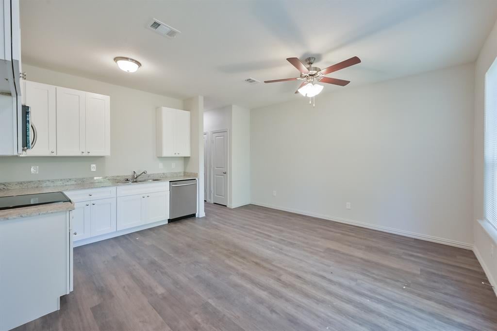 1728 E Powell Ave, Fort Worth, TX 76104 photo