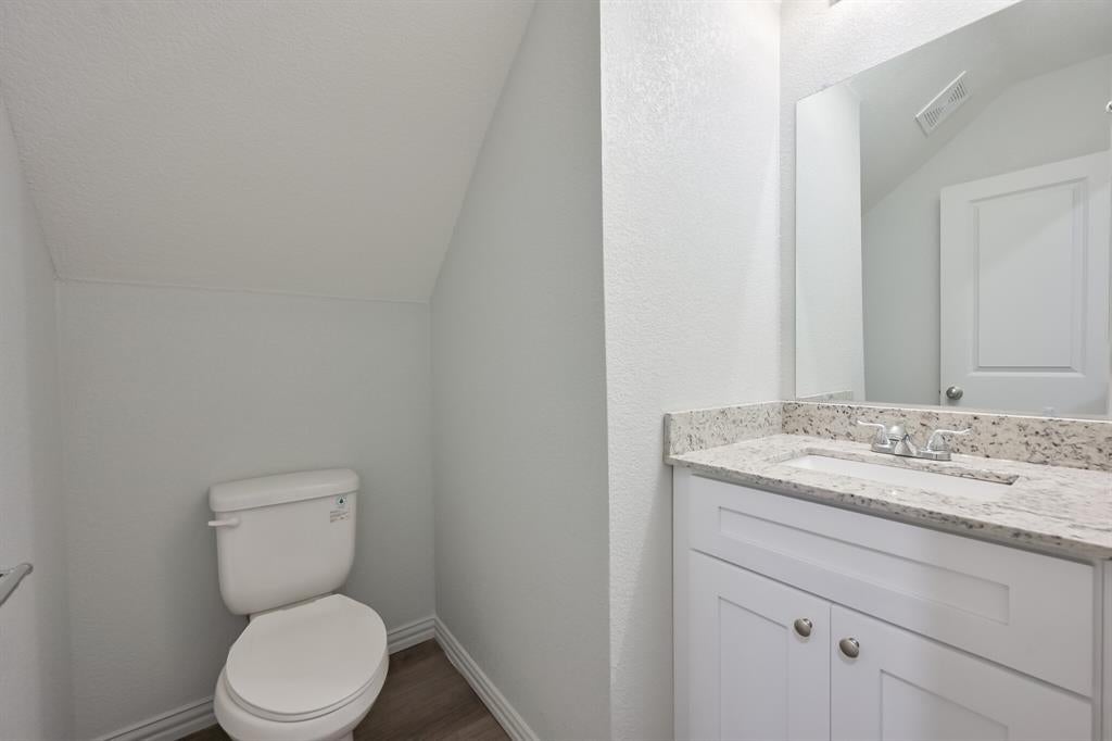 1728 E Powell Ave, Fort Worth, TX 76104 photo