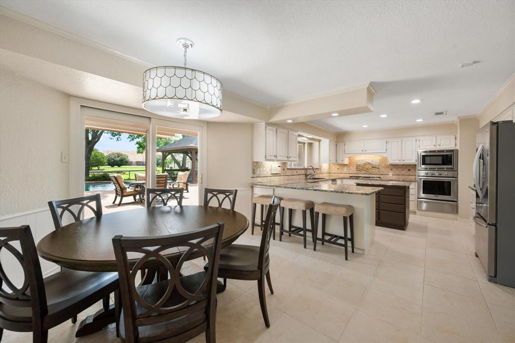 8111 Russell Curry Road, Arlington, TX 76001 photo