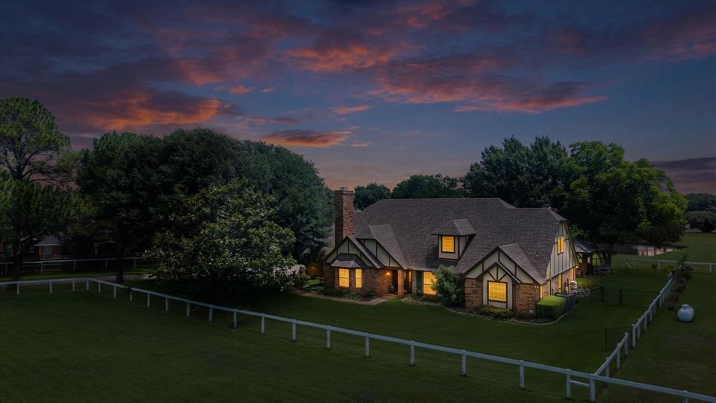 8111 Russell Curry Road, Arlington, TX 76001 photo