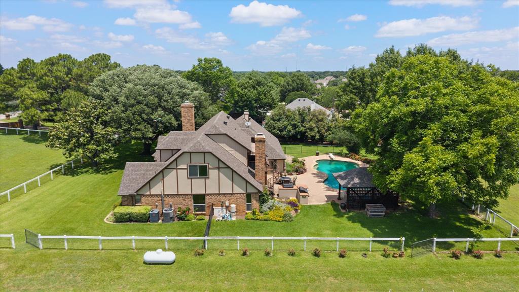 8111 Russell Curry Road, Arlington, TX 76001