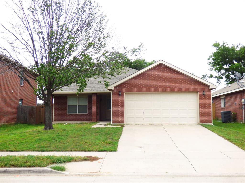 8532 Hawkview Dr, Fort Worth, TX 76179