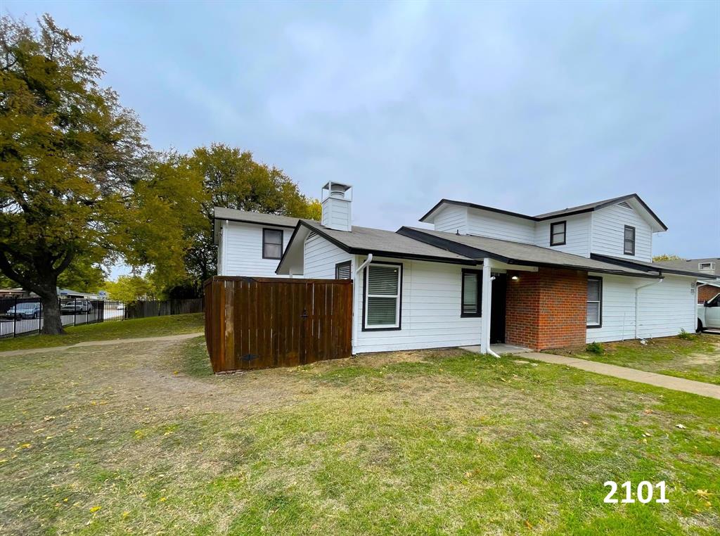 2101 Knoll Crest Dr, Arlington, TX 76014
