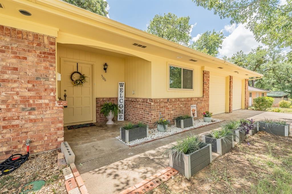 506 E Huitt Ln, Euless, TX 76040 photo